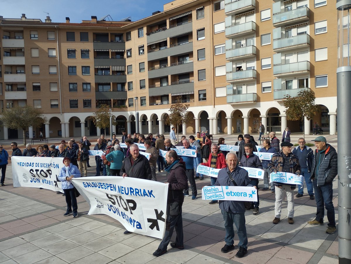 Euskal presoen etxerako bidea urratsez urrats egin behar delako. Gaur Arrotxapean dozenaka, urtarrilean Bilbon hamarnaka milaka. Ez dugu etsiko denak etxean izan arte! JON ETXERA! #BehinBetiko #PresoakEtxera #Arrotxapea