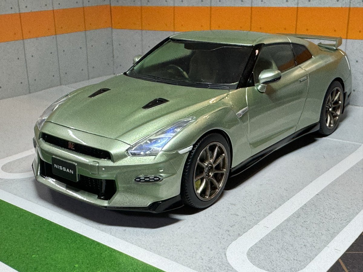 KiyoPko's tweet photo. 2024年型のR35 GT-R納車しました　#楽プラ　#アオシマ　#楽に作らない楽プラ　#1/32 https://t.co/Q23DrWM0jC