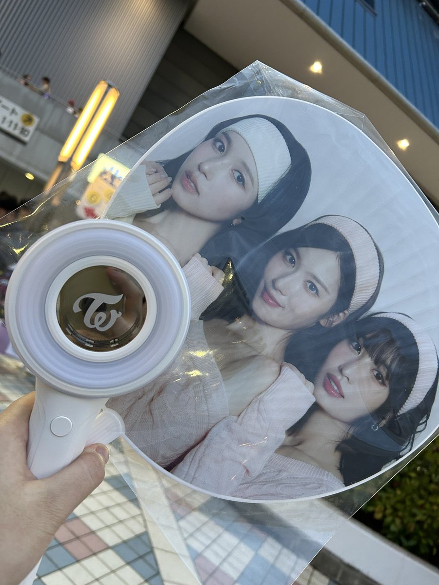 jihyotai0201's tweet photo. 大阪1日目
ミサモみんな最高に可愛かった😍
パフォーマンスとMCのギャップがありすぎて、可愛すぎた💕
こんなに銀テ取れたの初めてで嬉しすぎた✨
#MISAMO
#MISAMO_COMEBACK
#MISAMO_JAPAN_DOME_TOUR_2024_HAUTECOUTURE
#onceと繋がりたい
#oeceいいねでフォロー https://t.co/WCuiwF85Z6