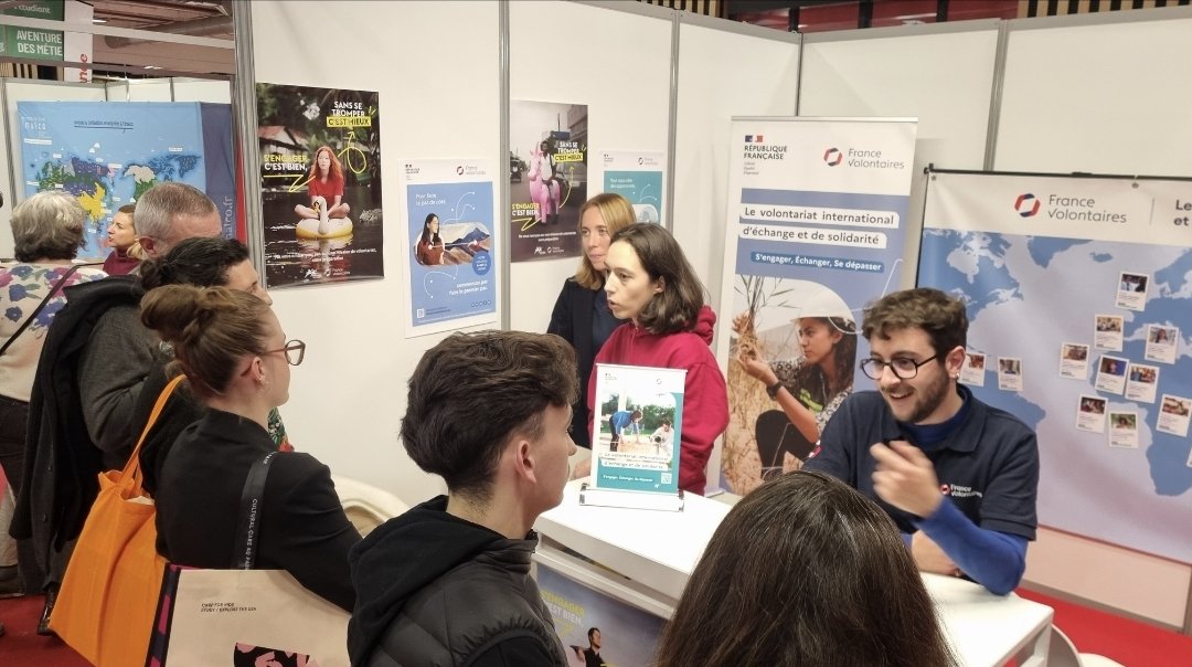 Delaunay Yann (@delaunayyannfv) on Twitter photo Heureux de retrouver les équipes de <a href="/FVolontaires/">France Volontaires</a> et nos membres au Salon de <a href="/letudiant/">l'Etudiant</a>, pour mieux faire connaître les opportunités du #VIES aux nombreux visiteurs: chantiers, <a href="/ServiceCivique/">Service Civique</a>, VSI.
Venez nombreux pour en savoir plus sur l'engagement solidaire à l'international ! Heureux de retrouver les équipes de <a href="/FVolontaires/">France Volontaires</a> et nos membres au Salon de <a href="/letudiant/">l'Etudiant</a>, pour mieux faire connaître les opportunités du #VIES aux nombreux visiteurs: chantiers, <a href="/ServiceCivique/">Service Civique</a>, VSI.
Venez nombreux pour en savoir plus sur l'engagement solidaire à l'international !