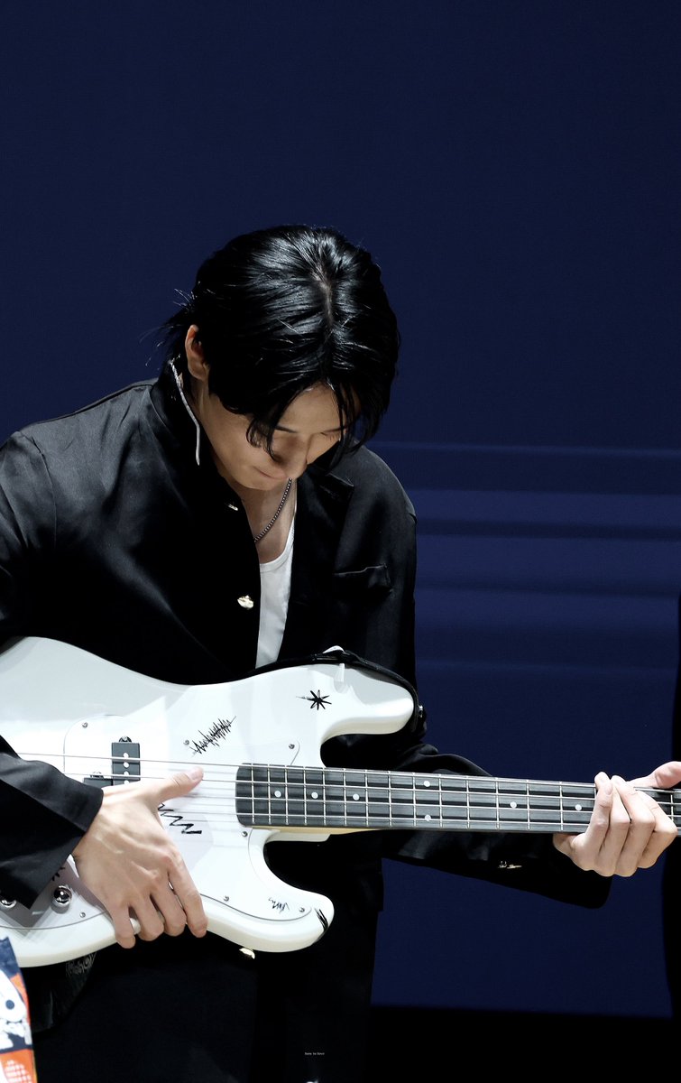 dailyljy's tweet photo. rockstar juyeon is so sexy https://t.co/cVhrNyvYWM