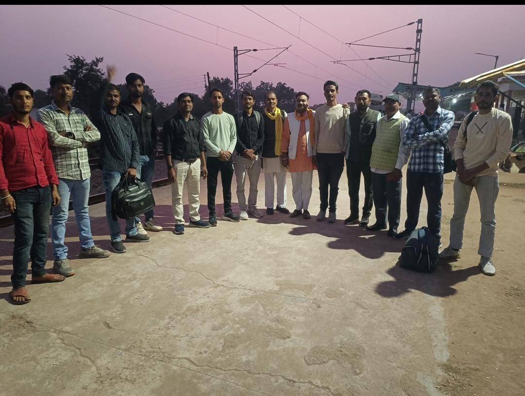 BahadurObc's tweet photo. नई दिल्ली राजधानी के लिए खरगापुर टीकमगढ़ की टीम निकल चुकी है
#टीकमगढ़_मांगे_औद्योगिक_क्षेत्र 
#टीकमगढ़_मांगे_एम्स 
#टीकमगढ़_मांगे_मेडिकल_कॉलेज 
#जातिगत_जनगणना 
#ओबीसी_महासभा Collector Tikamgarh Dr Mohan Yadav Dainik Bhaskar Patrika Tikamgarh @फ़ॉलोअर्स @हाइलाइट https://t.co/Tp7FCaUFhc