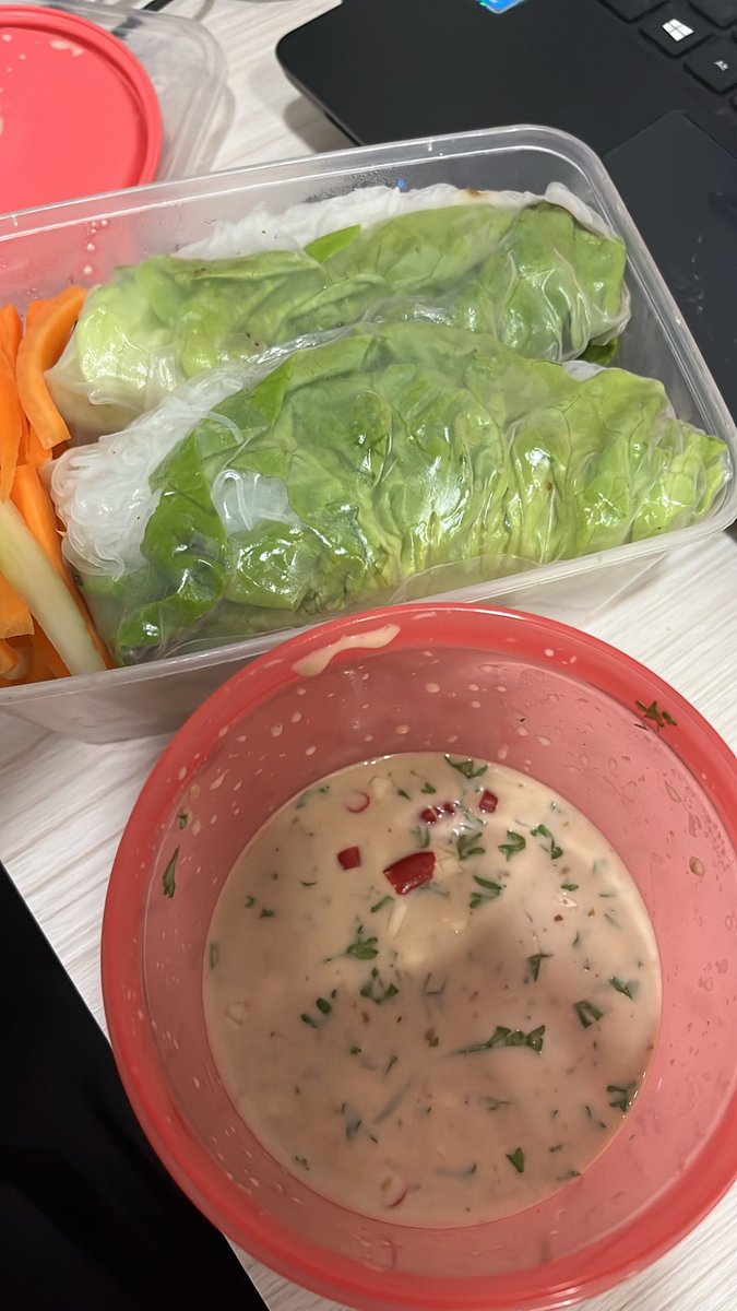 AliaAbdHalim's tweet photo. diet kali ni aku decide nak santai2 saja, yg penting TAKMAU sentuh nasik. tak kesah org nk ckp nasik tak salah, diet bole makan nasik tp aku tak kenyang kalau setakat 1 senduk nasik 😆 baik aku banyakkan sayur + protein. semoga dipermudahkan urusanku. #roadtosizeM 😆 https://t.co/VbnnFCGzLQ