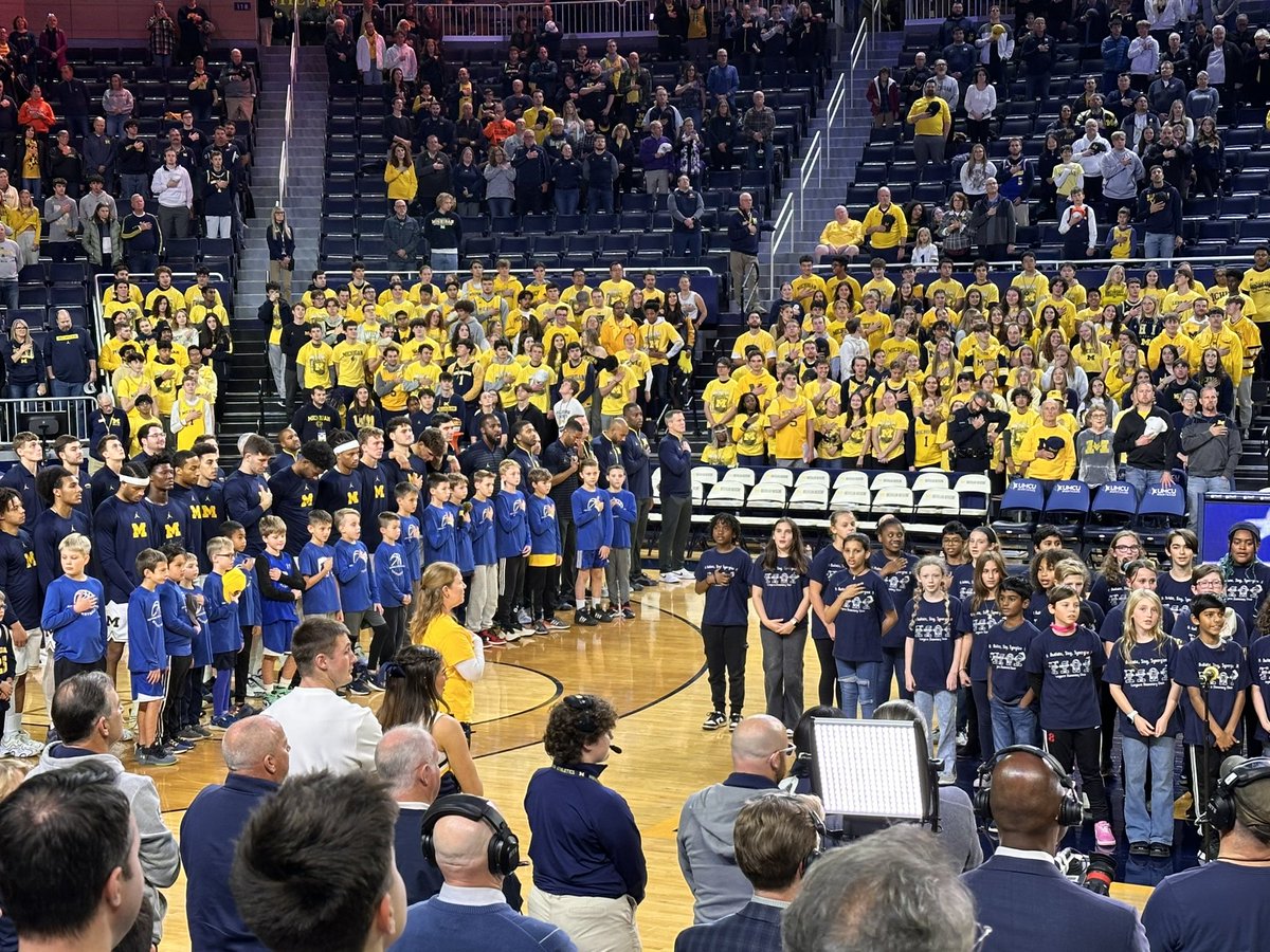 LongacreElem's tweet photo. The Longacre Choir, led by Ms. Bailey, performed the National Anthem at UofM basketball game 🇺🇸 https://t.co/stkydKN3VV