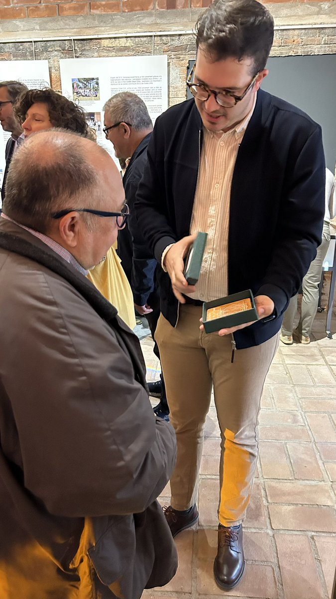 🏛️ Les persones assistents han rebut un obsequi fet per <a href="/CeramiquesSedo/">Ceràmiques Sedó</a> a la sortida de la visita. Per tal de donar a conèixer el nou espai museístic, l'Espai de la #Terrissa tindrà una obertura especial fins a finals d'any amb la visita gratuïta tots els diumenges de 10 a 13h