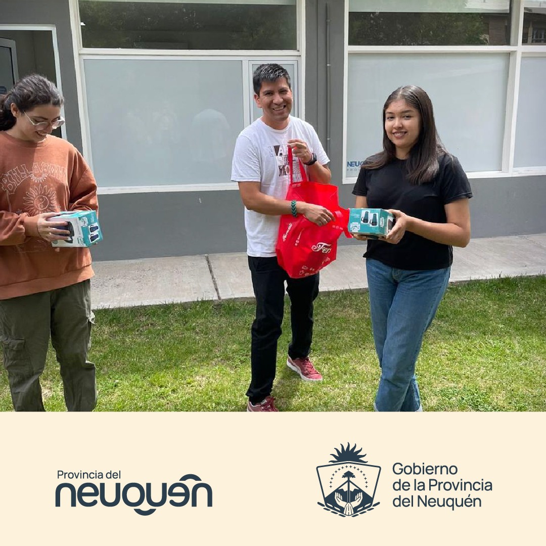 Mingobiernonqn's tweet photo. Guadalupe, Abril, Ignacio y Juan Diego, estudiantes de la EPET 20 finalizaron exitosamente sus prácticas profesionalizantes en la Dir Pcial Innovación Tecnológica y Procesos #MinisterioGobiernoNeuquén, aplicando sus conocimientos en un entorno profesional real ¡Felicitaciones! https://t.co/Zk1ds6GcNv