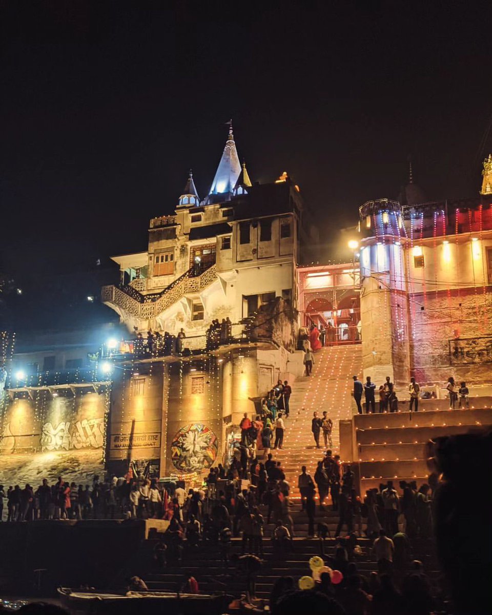 silent_touch_kk's tweet photo. महादेव की नगरी ‘काशी  …✨ देव दीपावली 🪔💕 https://t.co/8hFnUVBvkV