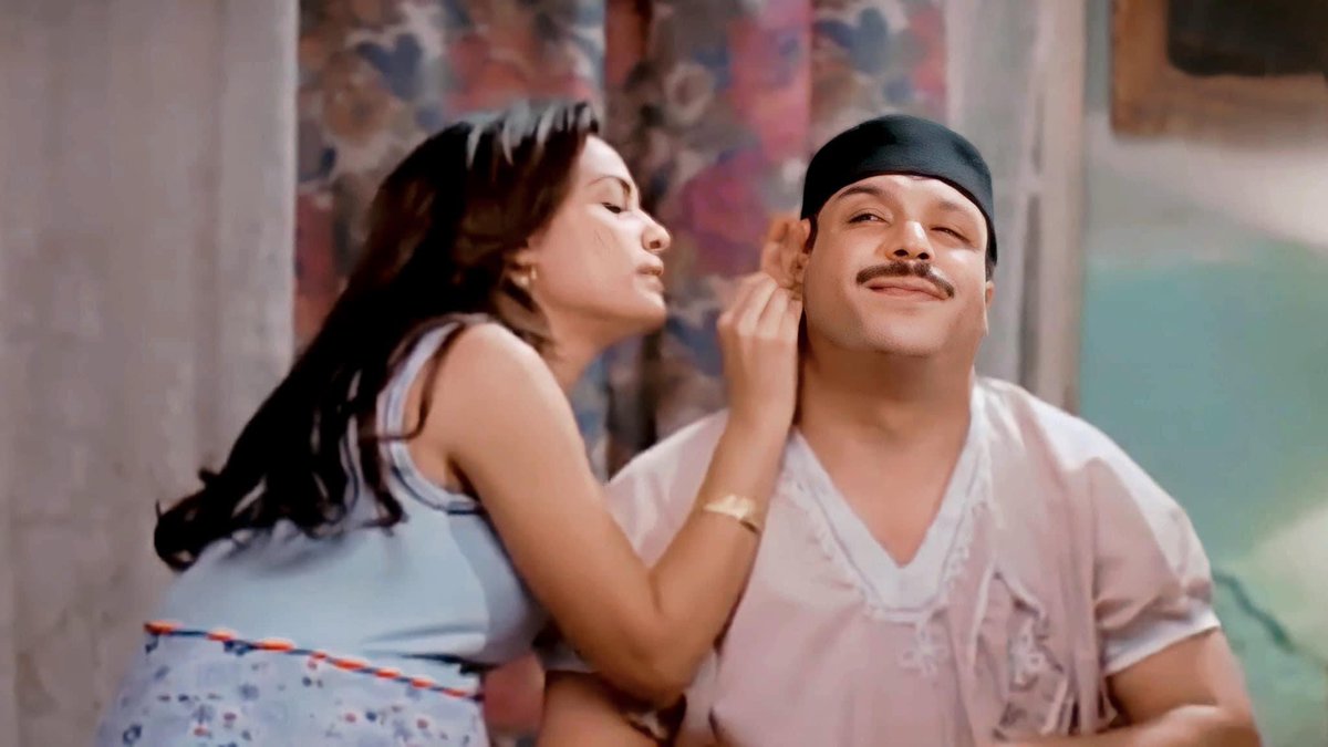 - تفتكر يا إبراهيم فيه حد ممكن يفضل يحب حد ١٥ سنة؟
- آه ممكن .. لو فاضي!

• أحلى الأوقات ٢٠٠٤