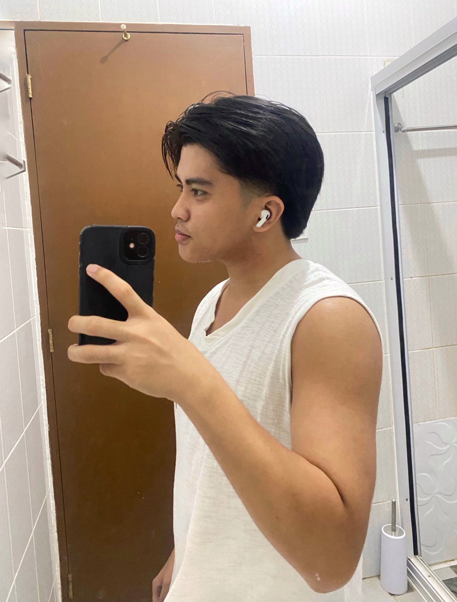 jimuelczm's tweet photo. post-workout  at appreciation twt sa gupit ni kuya XDD https://t.co/844mzvjLVf