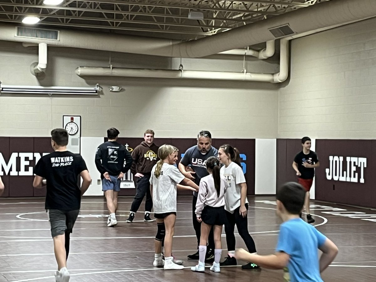 TeamCumbee's tweet photo. Love seeing more girls wrestling for @CallanWrestling . Grateful for coaches like @JCAwrestling who embrace it and learn how to fix ponytails 😉 and for girls like @gracelaird2025 who are paving the way in the sport! https://t.co/ykMAxbvRg3