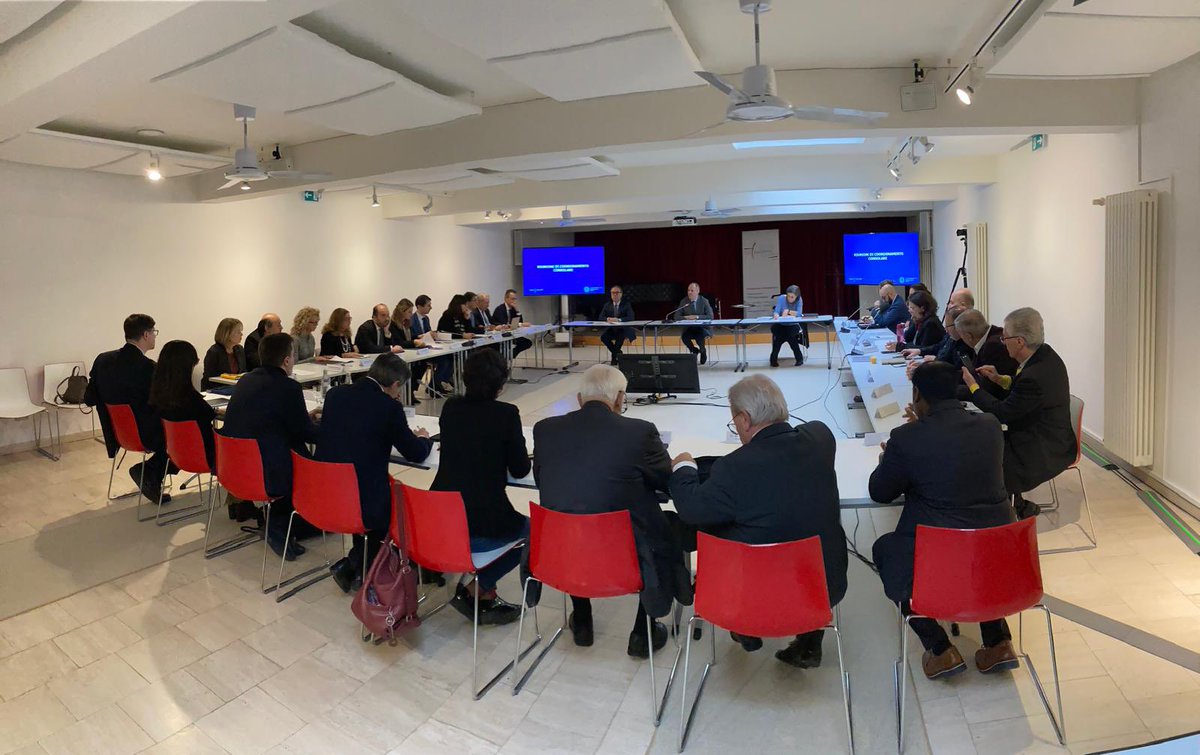 ItalyinGermany's tweet photo. Riunione di coordinamento consolare presieduta dall’Amb Varricchio con rappresentanti collettività, l’On. #SimoneBilli, membri CGIE eletti in Germania, Presidenti Comites, Capi Uffici consolari, Dirigenti scolastici
#serviziallutenza #promozionelingua, #progettiperlacollettività https://t.co/rQwgogMkhu