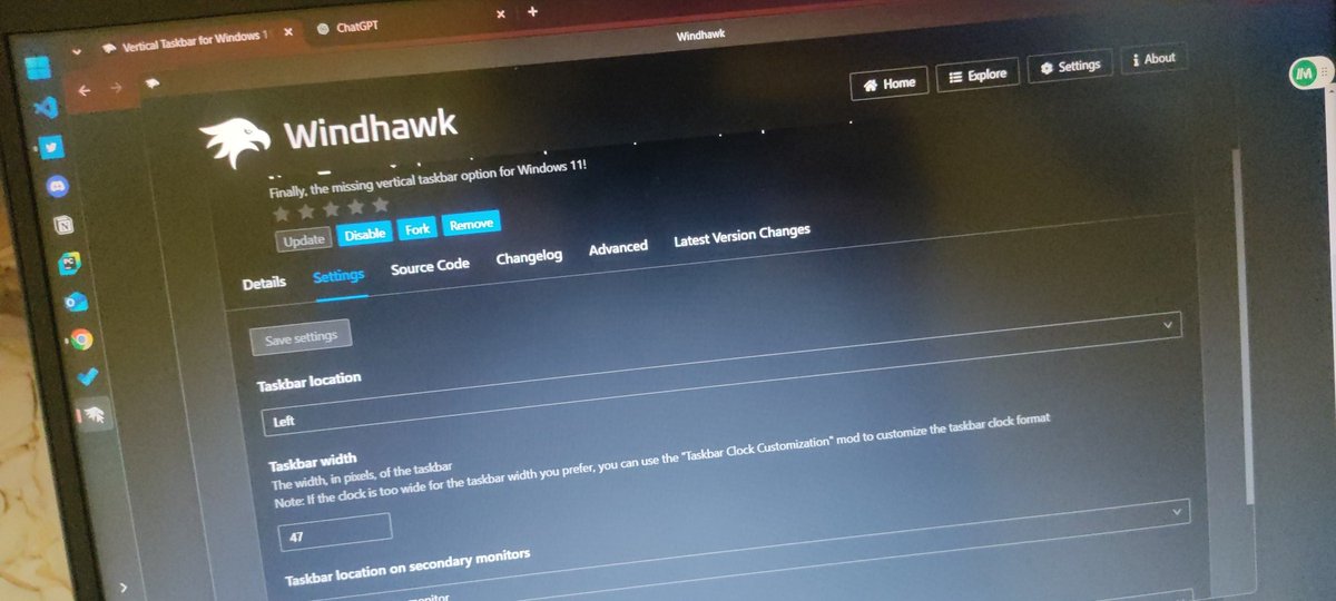 Khushimehappy's tweet image. First thing I did with Windhawk? Turned my taskbar vertical. 😎
hehe 😏 , It feels like a whole new vibe for my desktop!🪄
Who else is loving these cool customizations?😁
#WindowsCustomization #TechFun