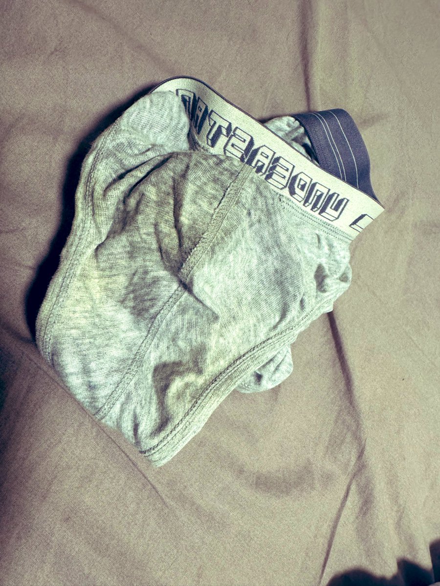 第8天沒身寸的夜晚
只是睡前看了一下唐老師的YT
裡面說到要跟自己說要記得自己夢了什麼

然後我竟然記得了我夢到色色的東西
然後我就 夢！遺！了！