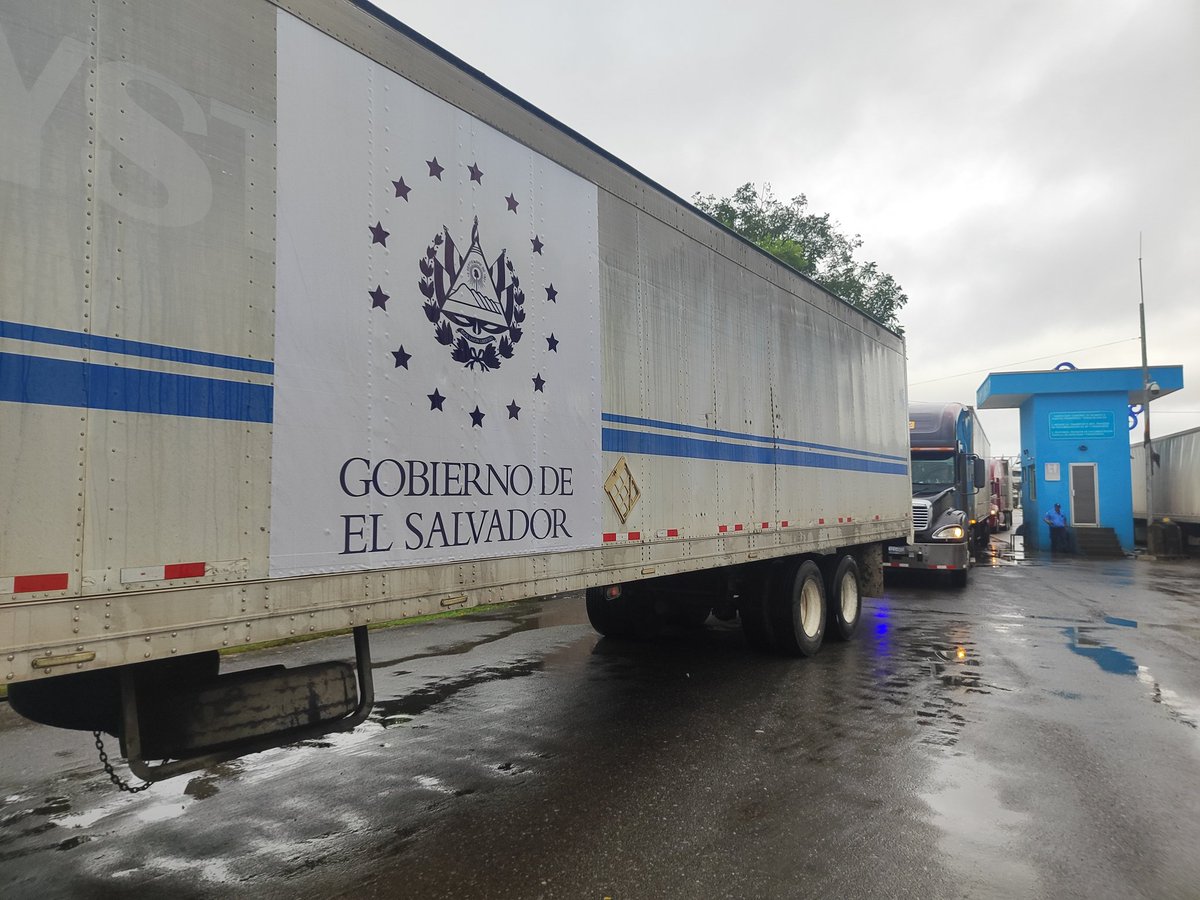 Gracias <a href="/nayibbukele/">Nayib Bukele</a> y a todo el <a href="/Gobierno_SV/">Gobierno de El Salvador 🇸🇻</a> por tanto 🙏🏼 Llegada de la ayuda Humanitaria a Costa Rica 🇨🇷