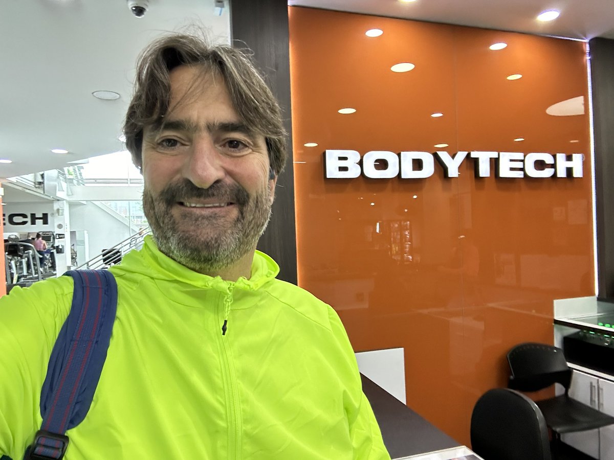mgmoles's tweet photo. En abril estaba en 120 kilos y muy desordenado en muchísimos aspectos.
Hoy creo que ando por 98 y tengo como objetivo llegar a #Reto90k.
La disciplina es espectacular lo que ayuda en todos los aspectos de la vida. Seguimos fuertes! Hoy toca @ClubBODYTECH en #Bogota https://t.co/0YL4qPU03P