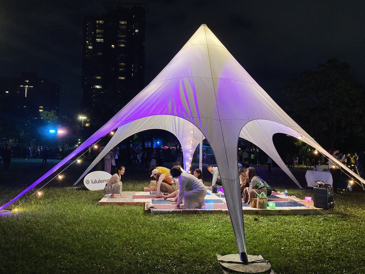 ahao823's tweet photo. .
在白晝之夜練瑜伽🧘‍♀️
.
.
#白晝之夜
#瑜珈
#大安森林公園 
#yoga 
#lululemon 
#nuitblanche https://t.co/wRzg3DwDib