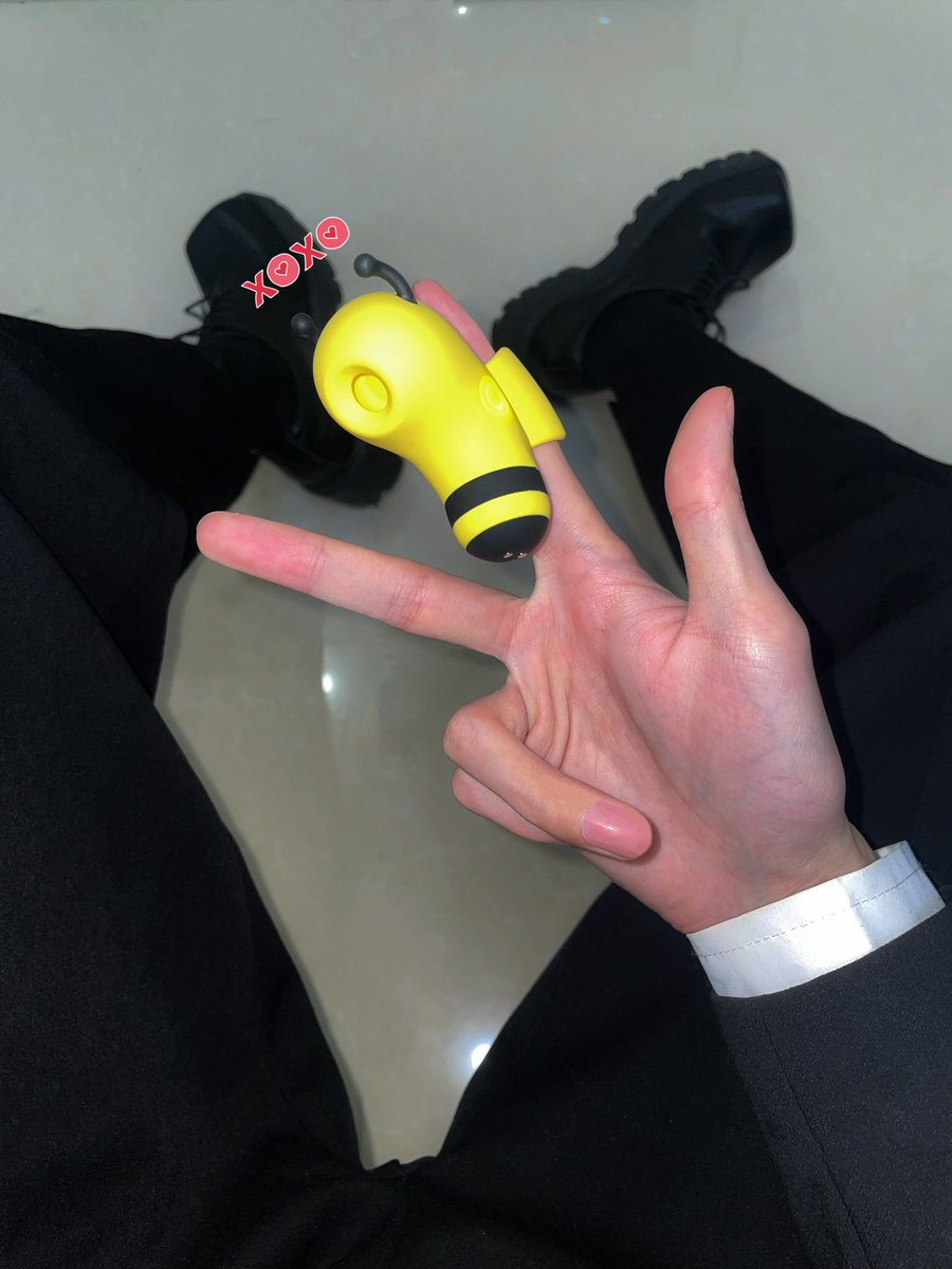 nangao818's tweet image. 2w粉抽奖福利来了，点赞关注加转发，抽一个粉丝送推主同款17cm大茄子（图2）同款小蜜蜂吸吮玩具（图1）（正品jelly cat！