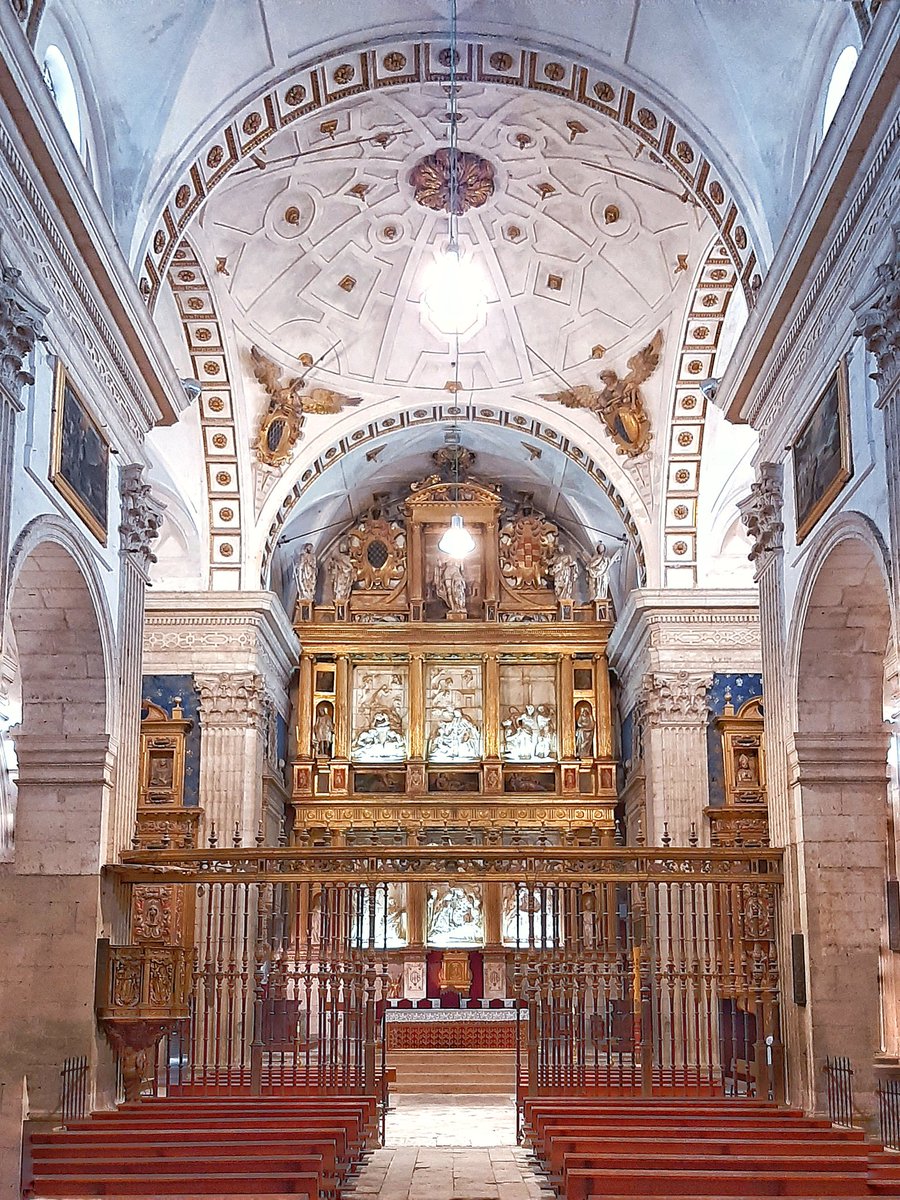 RomanicoEspana's tweet photo. La Colegiata de San Luis de Villagarcía de Campos (Valladolid), uno de esos tesoros castellanos desconocidos que merece la pena conocer #FelizSabado https://t.co/JPmSiKSsVi