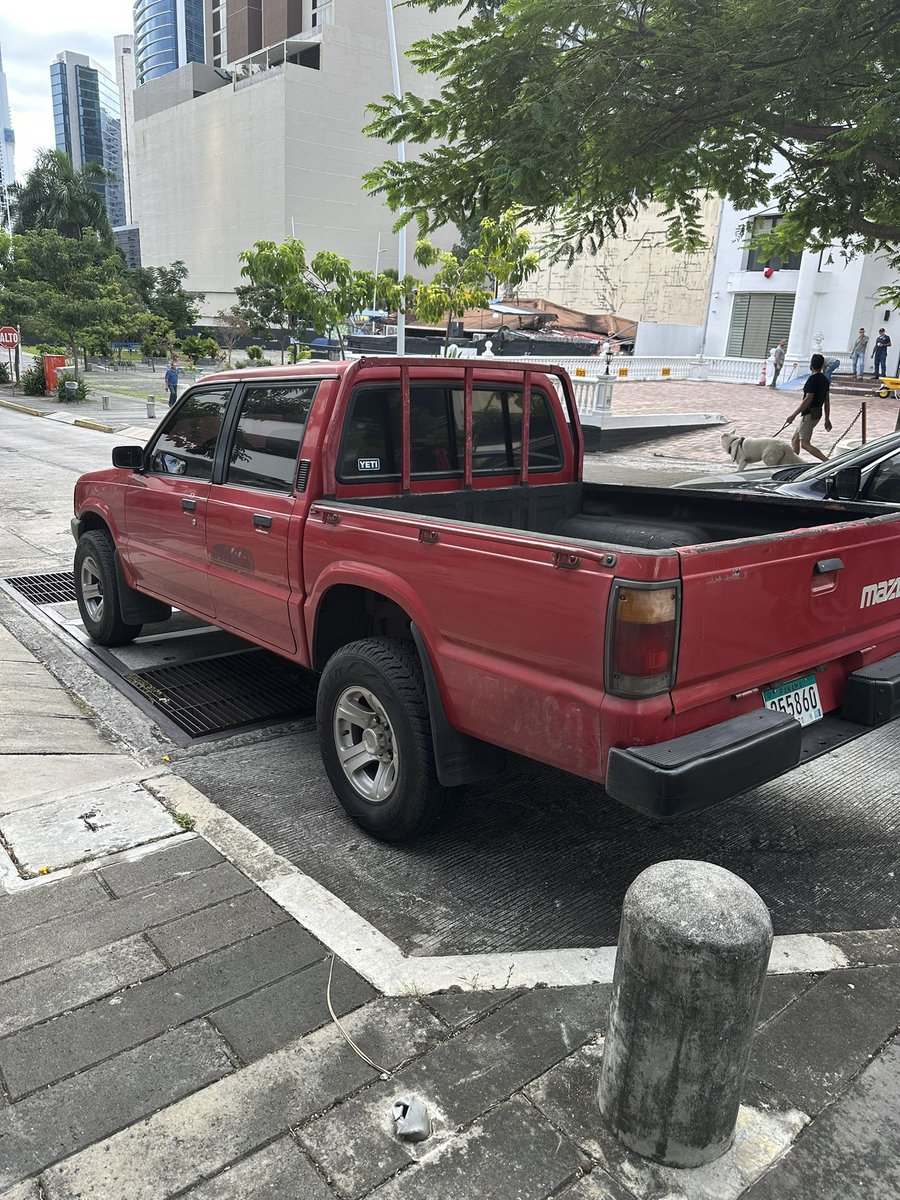 instalors's tweet photo. Esto es el pan de todos los días frente al edificio María Eugenia en calle 48 Bella Vista, ayúdame con la multa @Mayer @ATTTPanama https://t.co/CPlhB05TXB