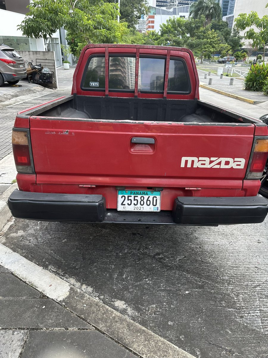 Esto es el pan de todos los días frente al edificio María Eugenia en calle 48 Bella Vista, ayúdame con la multa <a href="/Mayer/">Mayer Mizrachi</a> <a href="/ATTTPanama/">Autoridad del Tránsito</a>