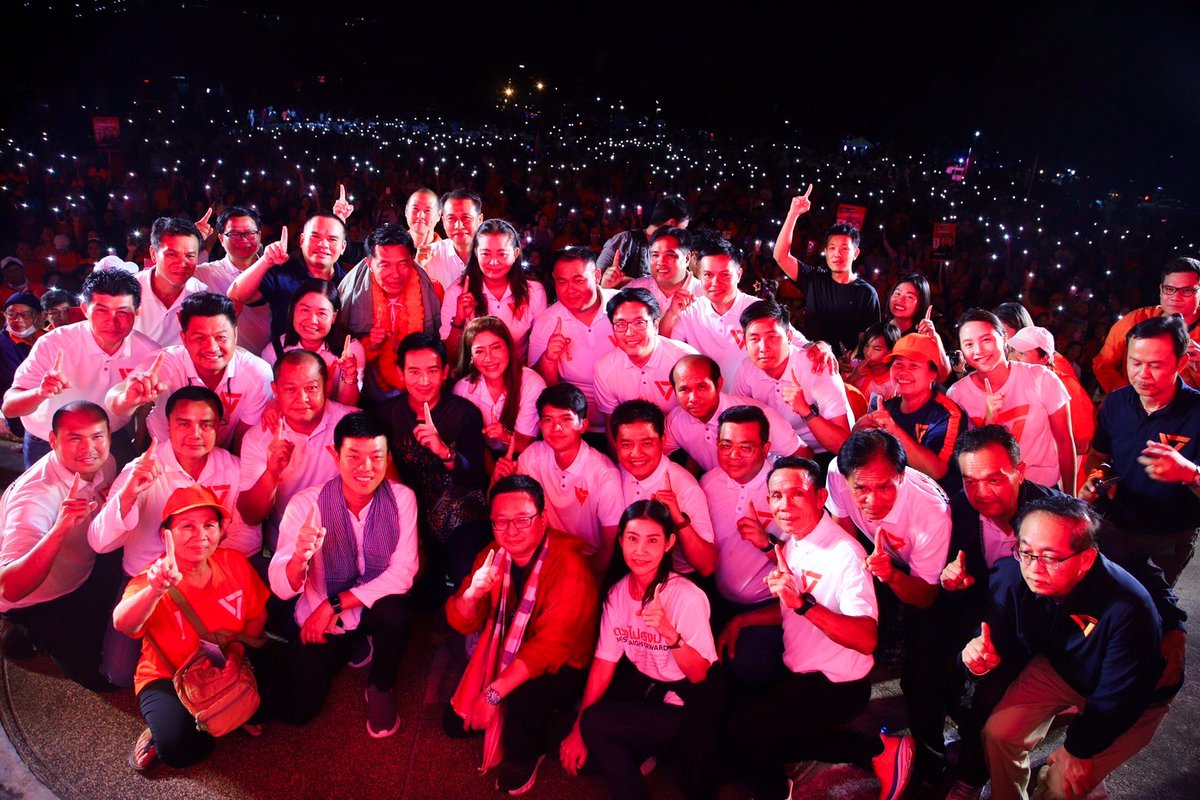 ขอบคุณชาวอุดรครับ วันนี้มาฟังปราศรัยกันแฮงหลาย ทุกท่านได้พิสูจน์ให้เห็นแล้วว่าอุดรธานีไม่ใช่เมืองหลวงของใครคนใดคนหนึ่ง แต่อุดรธานีคือเมืองหลวงของคนที่รักประชาธิปไตย
.
#พรรคประชาชน ส่งผู้สมัครแข่งขันในสนามท้องถิ่น โจทย์ทางการเมืองของเราชัดเจนคือต้องการสร้างการเปลี่ยนแปลง