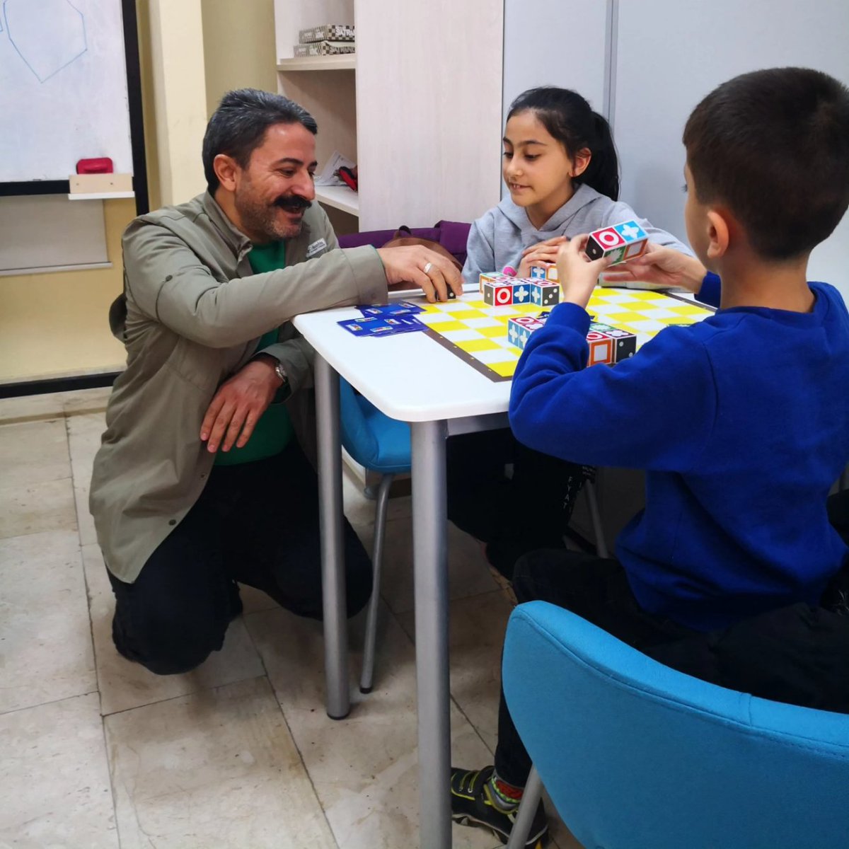 gsb_suatcelikgm's tweet photo. Akıl ve zeka oyunları kursumuzda bugün miniklerimize İl Müdürümüz Hasan KALIN eşlik etti.🌼☺️ https://t.co/18s4MBMsVN