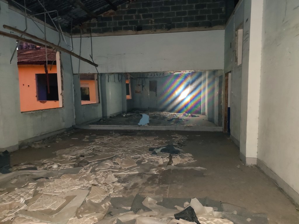 废楼
刺激战场
整这么大面镜子