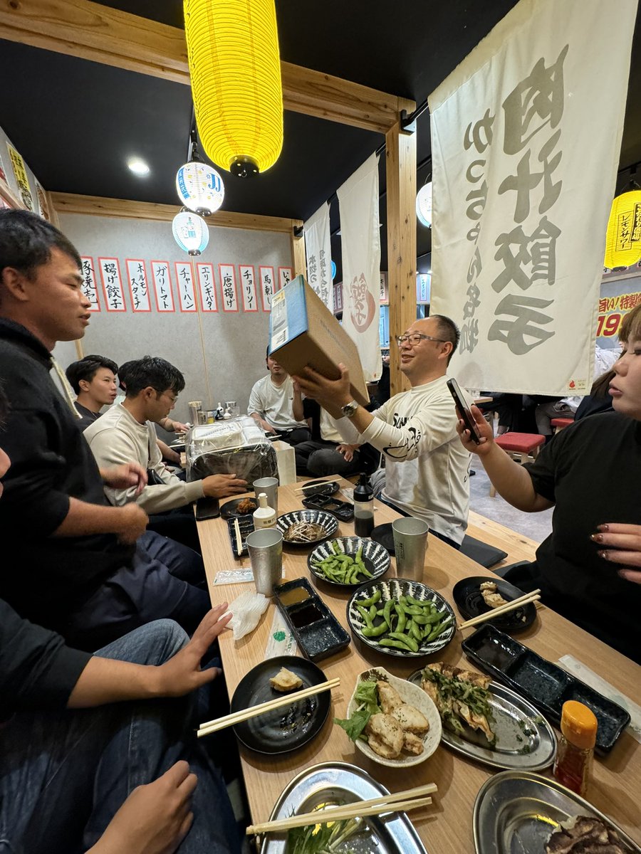 YBb3aVjlt5P4lfO's tweet image. チームでジャパンC全国大会の壮行会！
1次会からの壮行会からのボーリング疲れましたが楽しゅうございました☺️
出場される二方頑張れ👍

なんか兄弟が参加してました笑笑