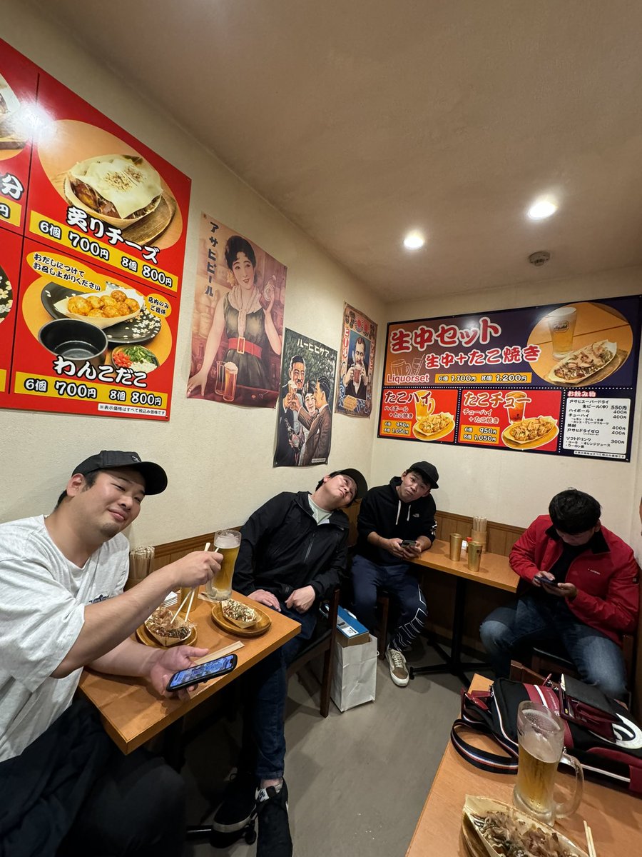 YBb3aVjlt5P4lfO's tweet image. チームでジャパンC全国大会の壮行会！
1次会からの壮行会からのボーリング疲れましたが楽しゅうございました☺️
出場される二方頑張れ👍

なんか兄弟が参加してました笑笑