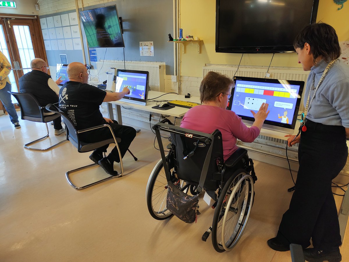 PaisleyMuseum's tweet image. Big thanks to Paisley's Disability Resource Centre -@DRCentrePaisley for helping us with Paisley museum's digital accessibility! Here, the Photography group test weaving games: one on Plain Weaving, another on programming Jacquard Loom cards. #UX #UserTesting @weareoneren