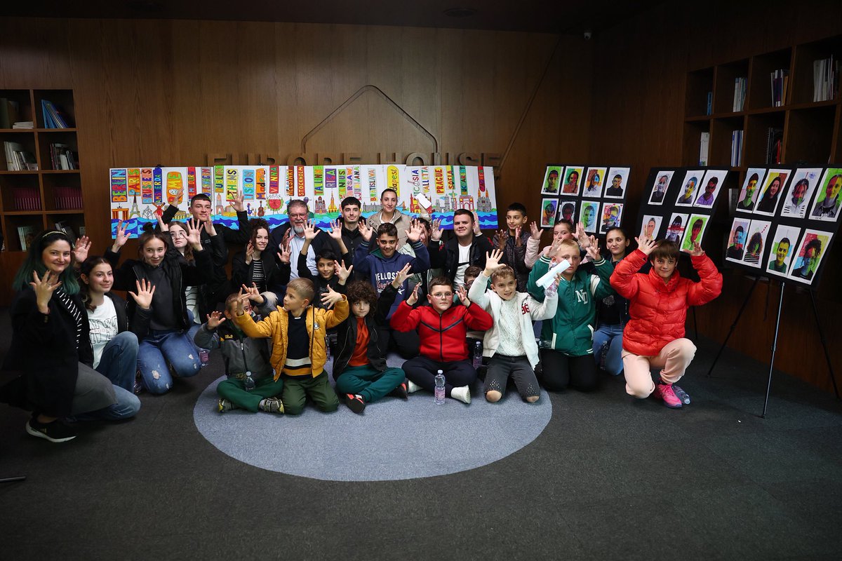 🎨 Europe, painted by children's hands!

Inclusiveness is at the heart of what we do! This week at Europe House, we hosted a two-day workshop with students from the Institute for the Hearing Impaired. Together with mentor Kosta Zhonga and dedicated visual art and sign language