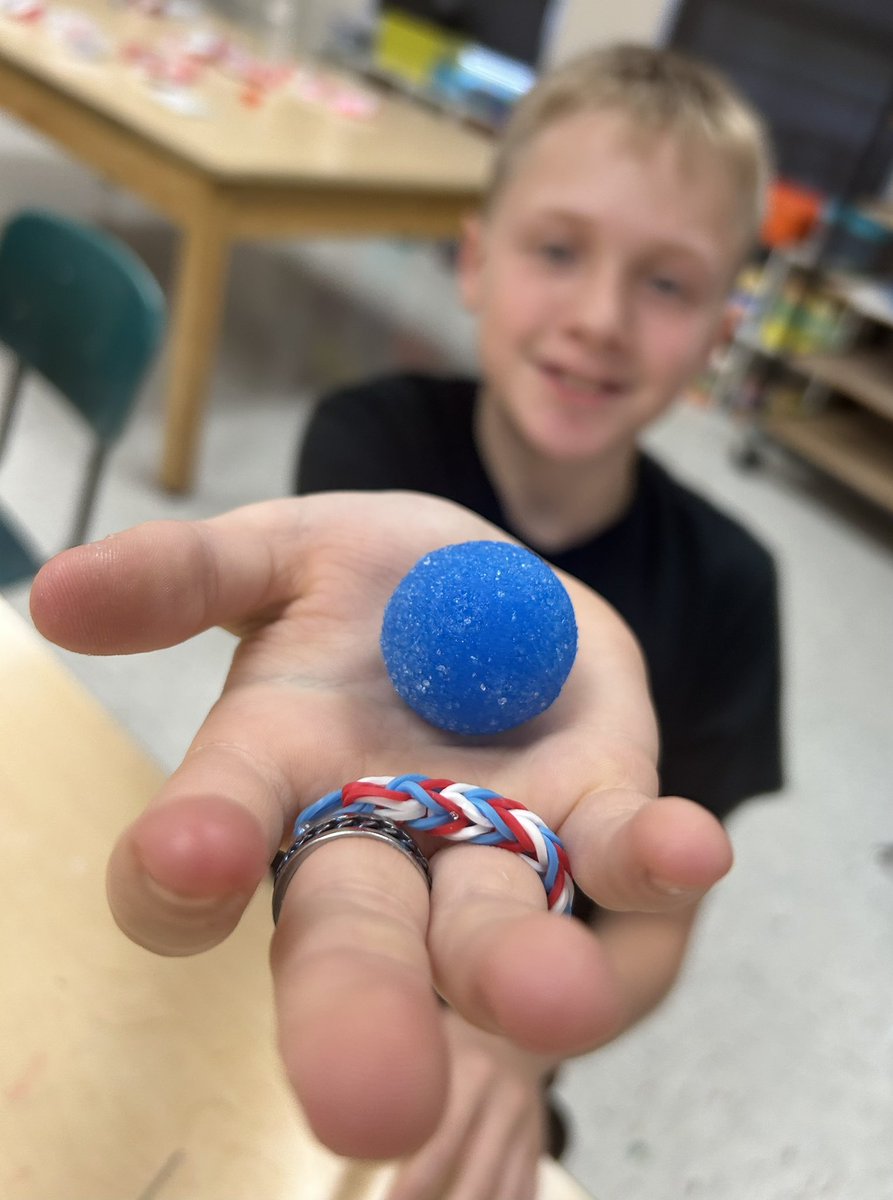STEMLabOnTheGo's tweet photo. Bouncing into the holiday, with America's Mr. Science, engineering bouncy balls, in Santa's Science Toy Workshop, at Union Local Elementary School, in Ohio. #Science #Toy #Ohio #HookedOnScience #MrScience #SantaScience #Science https://t.co/lfVXtQD8VK