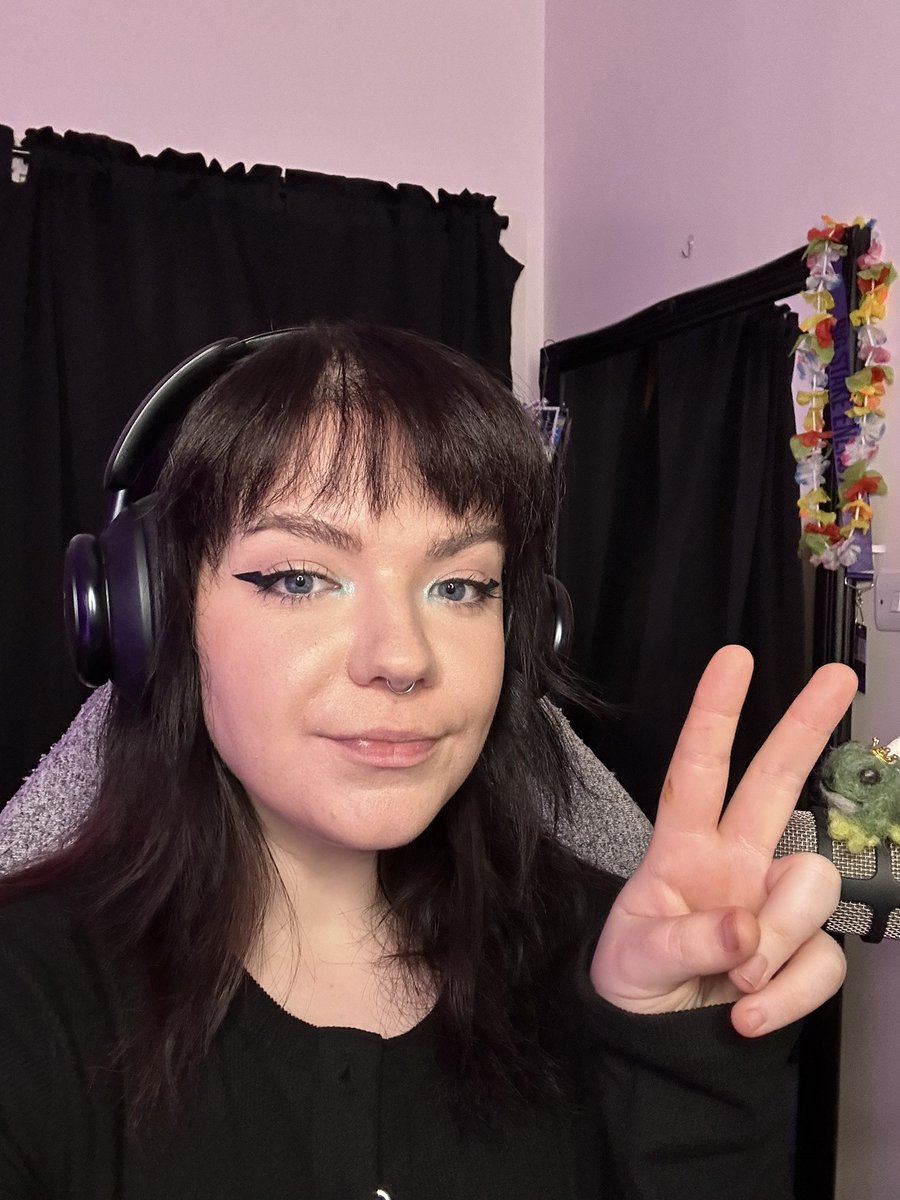 LIVE on twitch after a lil time away!
Catching up with you 🖤

twitch.tv/skypalace_