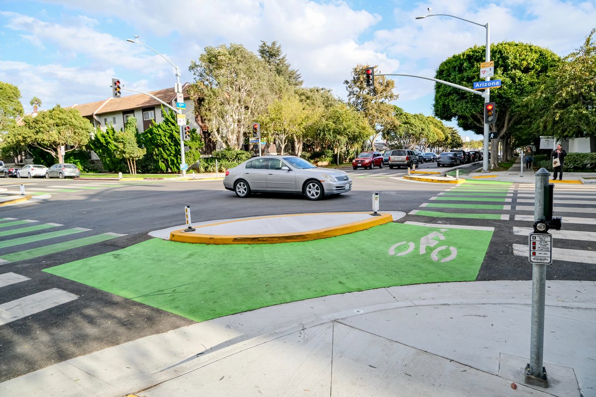 “Watch out, Amsterdam”, declared Santa Monica Mayor Gleam Davis when she cut the ribbon on the newest addition to their growing cycling network: the concrete-curb-protected 17th Street bikeway, which features Southern California's first-ever protected "Dutch-style" intersections.