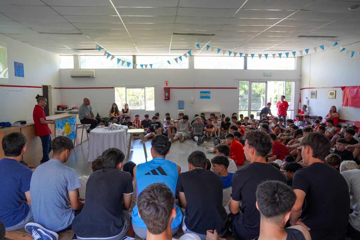 🎙️ En el marco del Día Nacional de la Lucha contra el Grooming se realizó un taller preventivo para los alumnos del Bachillerato de jugadores del Club.