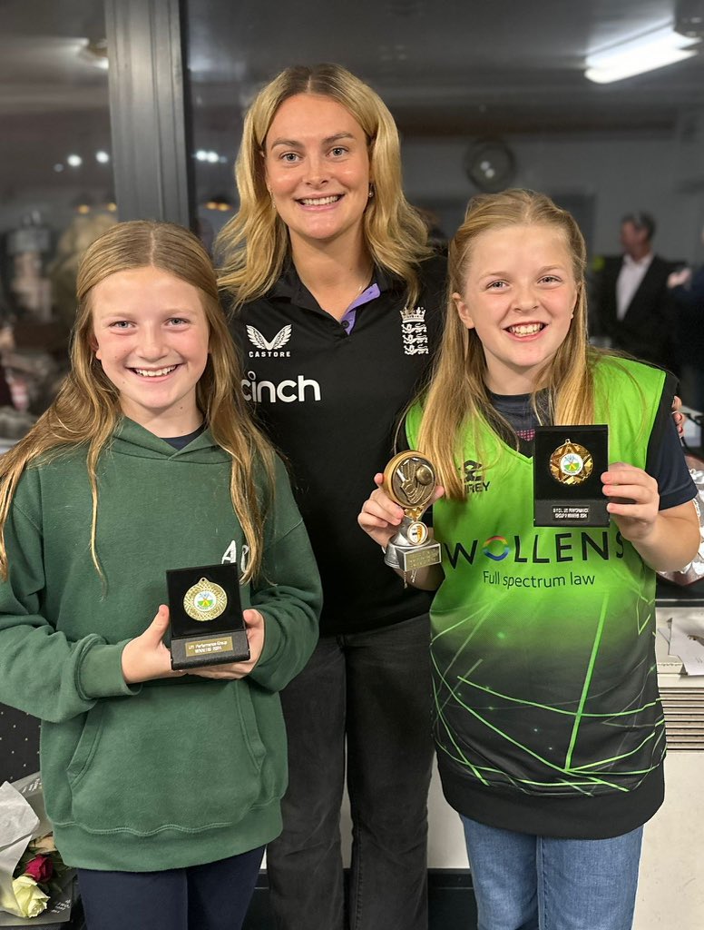 grifter100's tweet image. Massive thanks to Dani Gibson for giving up her time to hand out the youth awards at OBWCC last night - amazing experience for our youngsters