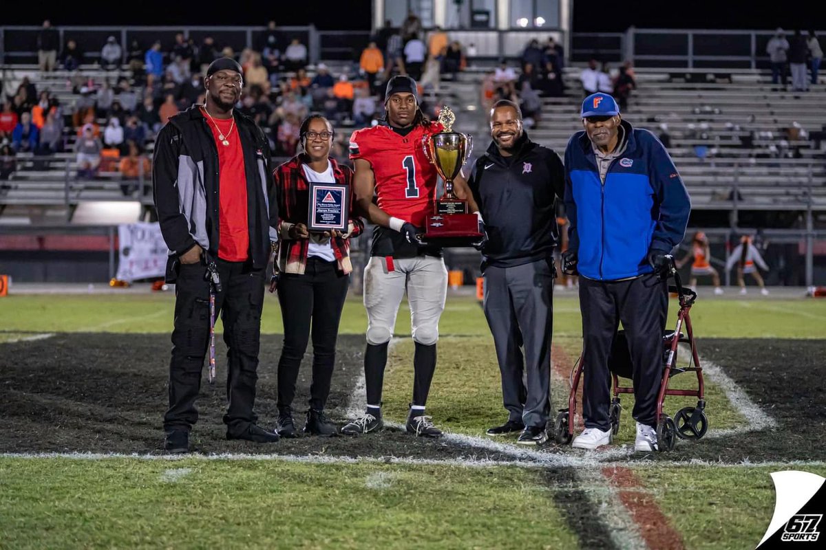 fraziarstolitt's tweet image. Blessed and honored to be named as the best defensive back in the district by former UF defensive back Wayne Fields‼️💪🏾💪🏾 @DunnellonFTBL @Showtime12u @thecoachsutton @JB3Bynum @TheCoachHamm