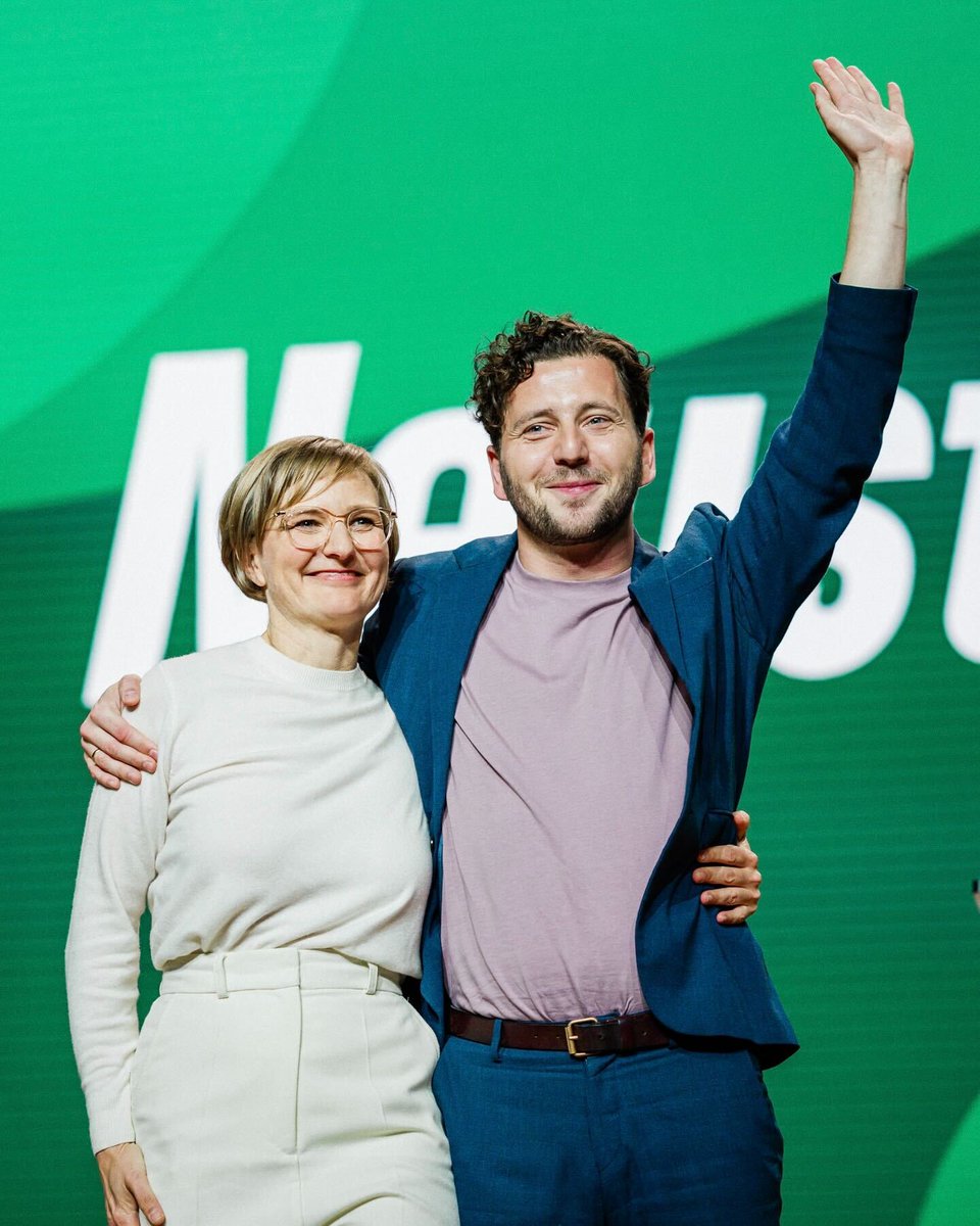 Dürfen wir vorstellen? Unsere frischgewählten bündnisgrünen Bundesvorsitzenden <a href="/fbrantner/">Franziska Brantner</a> und <a href="/fbanaszak/">Felix Banaszak</a>.  Herzlichen Glückwunsch zur Wahl! Wir freuen uns auf alles, was da kommt. 💚📣