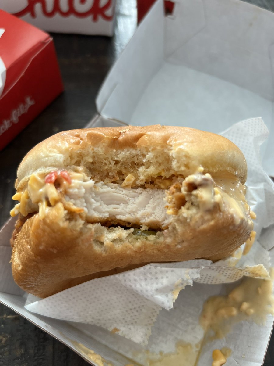 FatJesus4269_'s tweet photo. Ayooo, that Chick-fil-A commercial during Gameday got me hook, line and sinker. This Honey Pepper Pimento Cheese on a Spicy chicken sandwich absolutely slaps ๐ฏ๐ฏ๐ฏ #chickfila #lordschicken https://t.co/aHMrWx8CVG