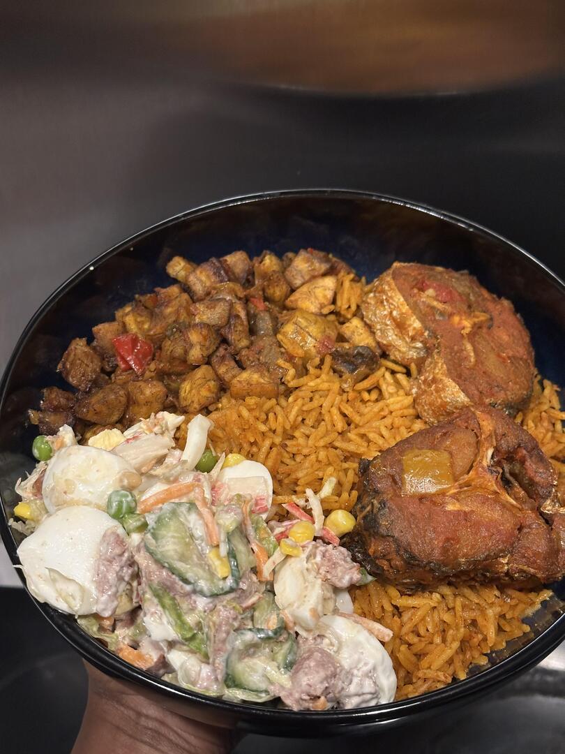 homevsfastfood's tweet image. [Homemade] Jollof rice with fried fish 
👉 homecookingvsfastfood.com
#JollofRice #HomemadeGoodness #FriedFish #NigerianCuisine #FoodieDelight #homecooking #food #recipes #foodpic #foodie #foodlover #cooking #hungry #goodfood #homecookingvsfastfood