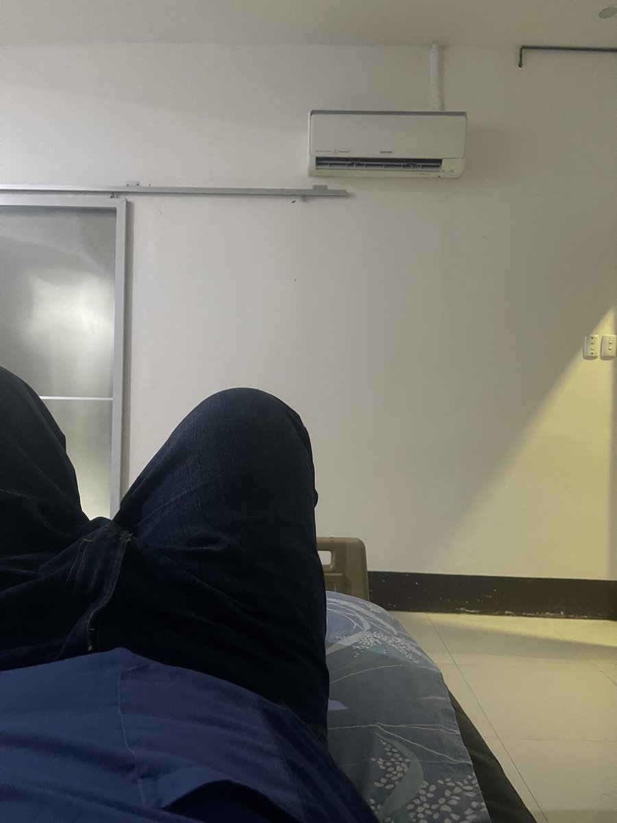 knlrdems's tweet photo. Ahh lame e duty basta full blast ang aircon kay maka tulog rata og tarong https://t.co/MTym4WkMwH