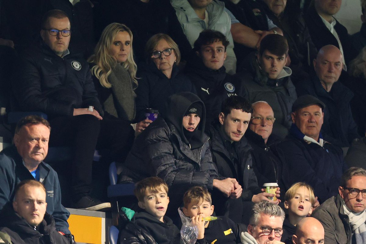 StockportCounty's tweet photo. The stars were out at Edgeley Park this afternoon to cheer on the Champions 🥶

👋 Cole...

#StockportCounty https://t.co/ankhlGvh5n
