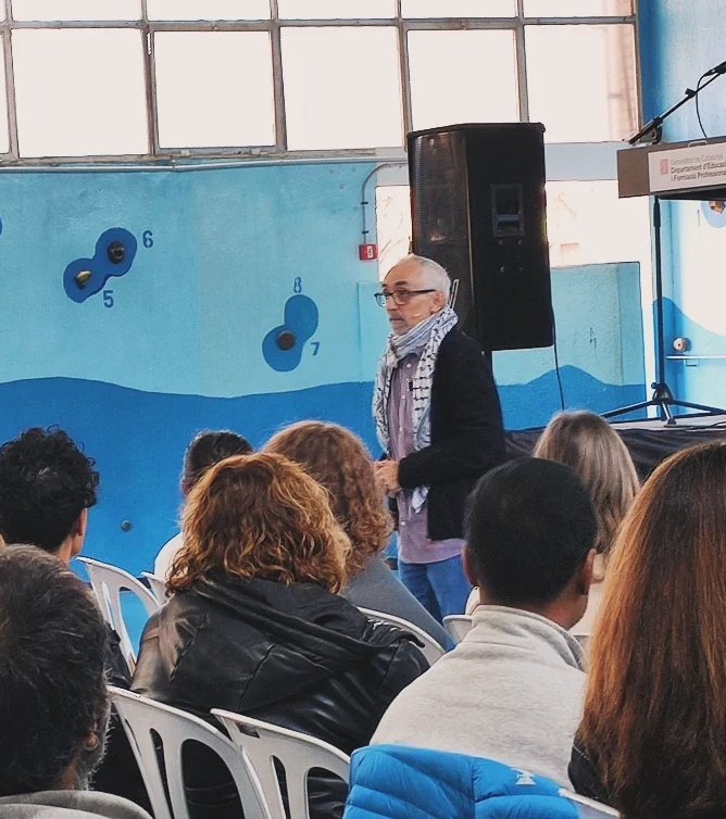 VallesR_Alberto's tweet photo. IV JORNADA D'INTERCANVI D'EXPERIÈNCIES #AQUIPROUBULLYING 🛑

Avui s'ha celebrat la jornada d'intercanvi d'experiències a l'@InsEstanyR del Prat de Llobregat, jornada en la que hem tingut el plaer i la sort d'escoltar a Paco Cascón. https://t.co/k1ph4YWcay