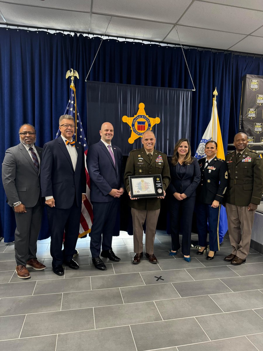 DCGuard1802's tweet photo. New partner alert! 🚨
The U.S. Secret Service confirmed their partnership with the D.C. National Guard during a Partnership for Your Success (PaYS) ceremony. Through this partnership, the U.S. Secret Service is opening doors for #DCNG Soldiers and veterans. https://t.co/5J64vQQNui