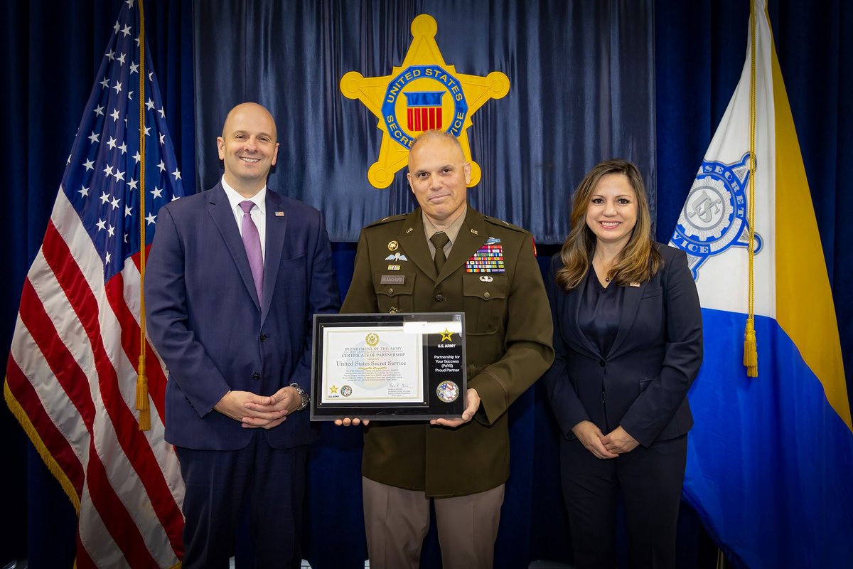 DCGuard1802's tweet photo. New partner alert! 🚨
The U.S. Secret Service confirmed their partnership with the D.C. National Guard during a Partnership for Your Success (PaYS) ceremony. Through this partnership, the U.S. Secret Service is opening doors for #DCNG Soldiers and veterans. https://t.co/5J64vQQNui