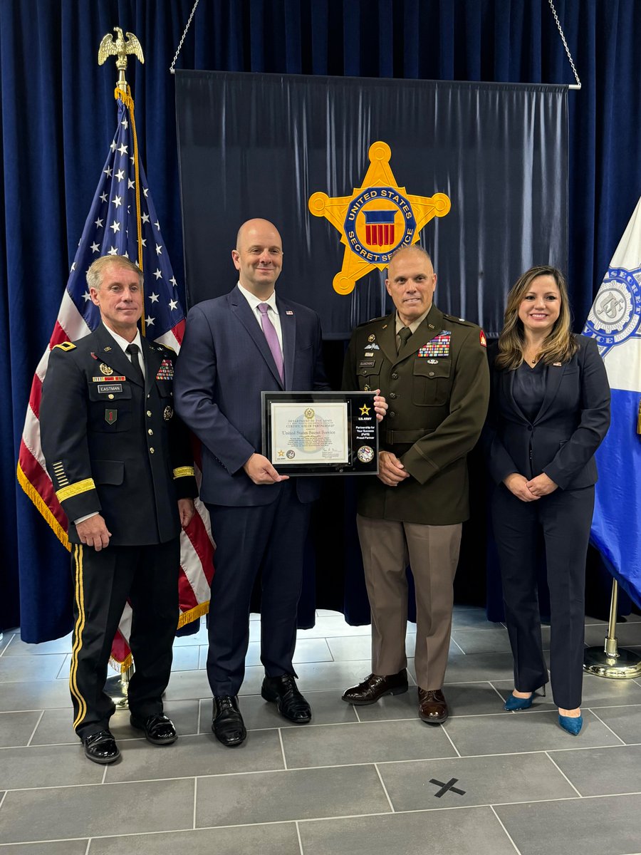 DCGuard1802's tweet photo. New partner alert! 🚨
The U.S. Secret Service confirmed their partnership with the D.C. National Guard during a Partnership for Your Success (PaYS) ceremony. Through this partnership, the U.S. Secret Service is opening doors for #DCNG Soldiers and veterans. https://t.co/5J64vQQNui