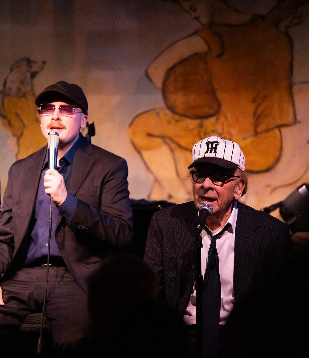 SimonGarfunkel's tweet image. Tonight The Garfunkels (Art, Kathryn, James &amp;amp; Beau) wrap up their 4-night residency @CafeCarlyle. 
Glimpses of the talented Garfunkel family in action - via Instagram: instagram.com/cafecarlyle/p/… 
📸 Photo credit: @davidandrako