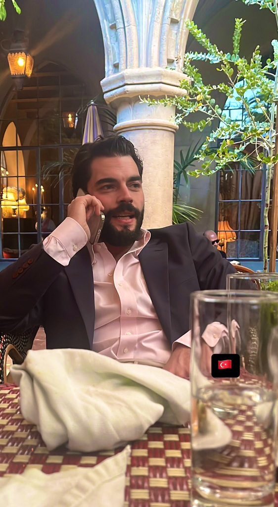 LKaderimin's tweet photo. bienvenida a la altura de un gran amigo y actor en exclusiva!!!!! @akinakinozu
#AkınAkınözü #htfdlosangeles https://t.co/GS7ngZkNda
