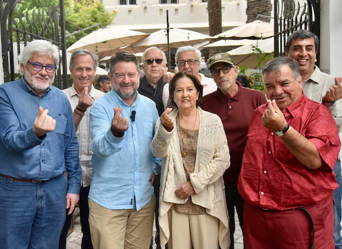 Gideon_Jeura's tweet image. Vamos con Claudio a seguir desfalcando  más DINEROO 

#Orrego