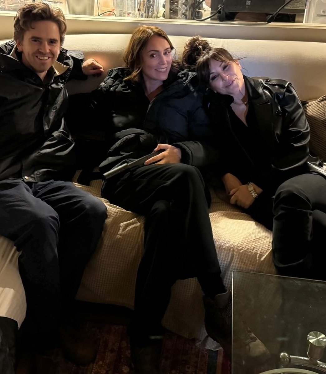 JMHallett19935's tweet photo. Some pics from Keeley's Instagram post.

Pic 1: with Co-stars #freddiehighmore and  #ginagershon also a gun. 🔫😨

Pic 2: with #shalombrunefranklin

Pic 3: Chilling

#keeleyhawes https://t.co/N7nIbEWKn1
